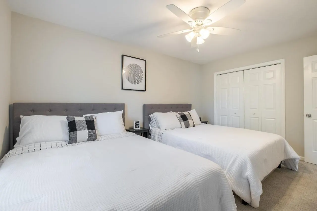 Holiday home Modern Stunning Southpark/Cotswold Home! Charlotte