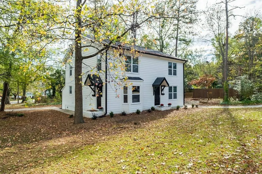 Holiday home Modern Stunning Southpark/Cotswold Home! Charlotte