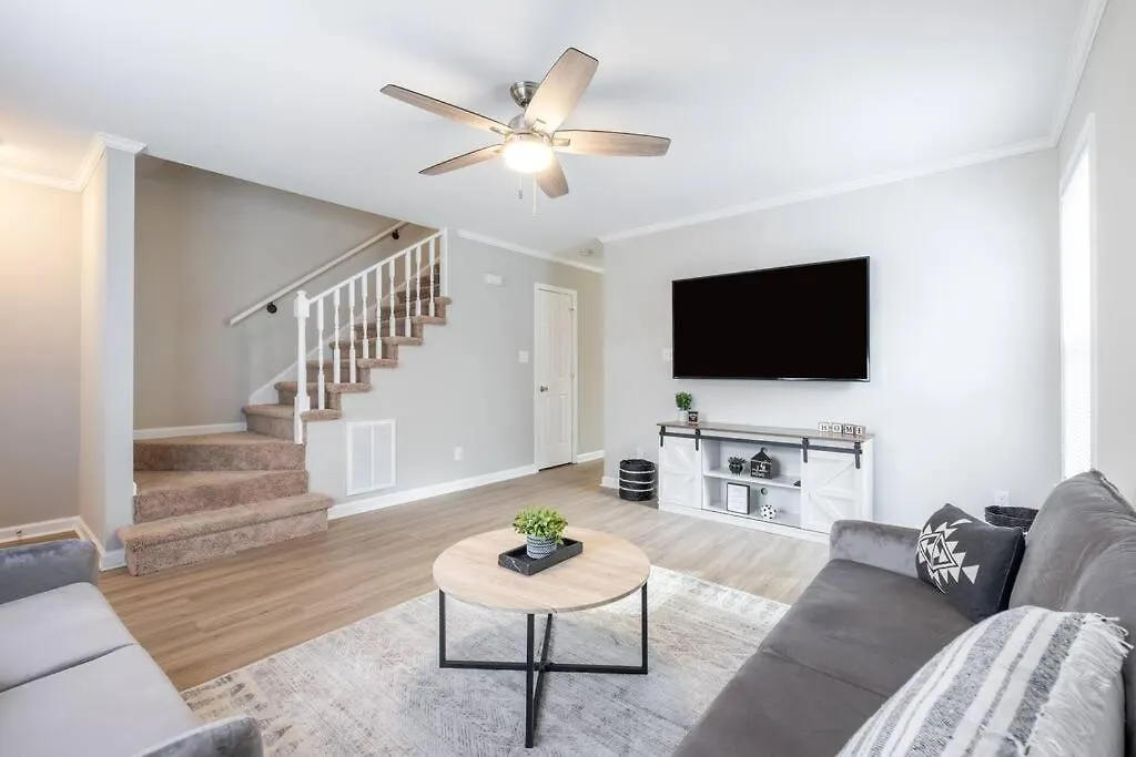 Modern Stunning Southpark/Cotswold Home! 夏洛特 0*,